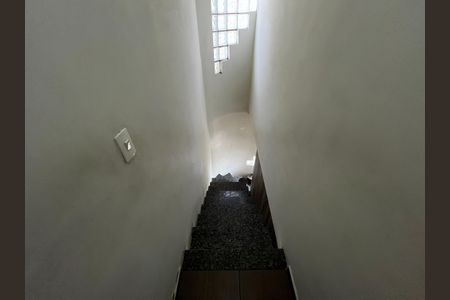 Casa à venda com 190m², 3 quartos e 3 vagasEscada