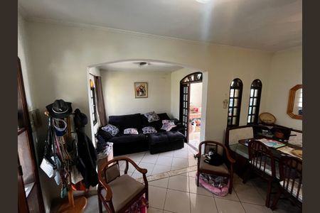 Casa à venda com 190m², 3 quartos e 3 vagasSala