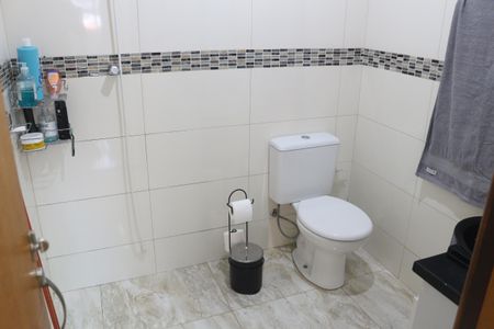 Casa à venda com 210m², 3 quartos e 2 vagasBanheiro da Suíte 