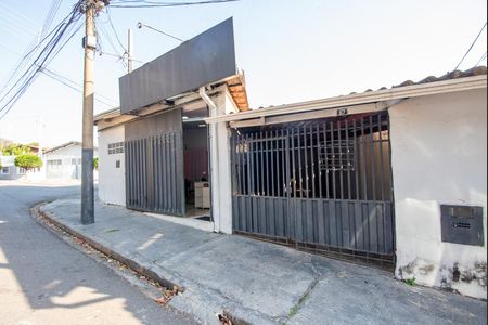 Casa à venda com 80m², 3 quartos e 1 vaga Casa à venda com 80m², 3 quartos e 1 vagaFachada