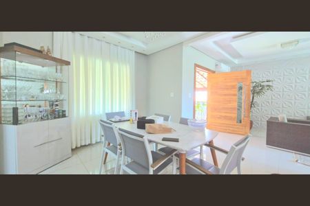 Casa à venda com 380m², 3 quartos e 8 vagasSala