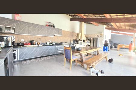 Casa à venda com 380m², 3 quartos e 8 vagasÁrea Externa