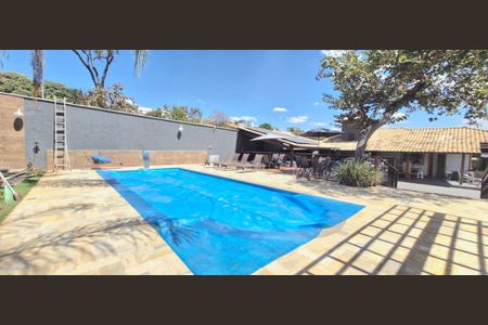 Casa à venda com 380m², 3 quartos e 8 vagasÁrea Externa