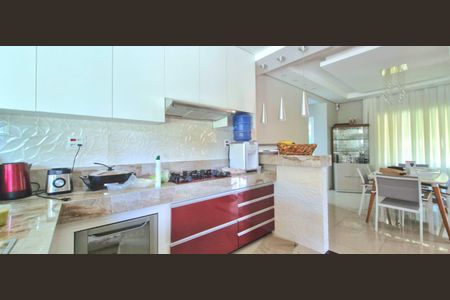 Casa à venda com 380m², 3 quartos e 8 vagasCozinha