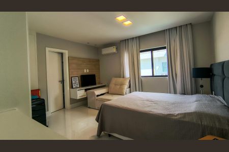 Casa de condomínio à venda com 300m², 5 quartos e 2 vagasSuíte 2