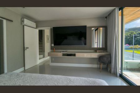 Casa de condomínio à venda com 300m², 5 quartos e 2 vagasSuíte 3