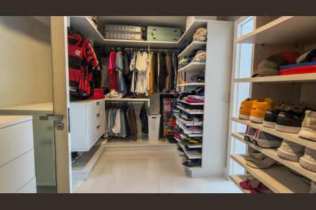 Casa de condomínio à venda com 300m², 5 quartos e 2 vagasCloset da Suíte 3