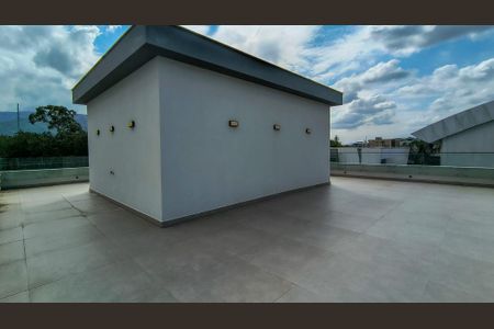 Casa de condomínio à venda com 300m², 5 quartos e 2 vagasTerraço
