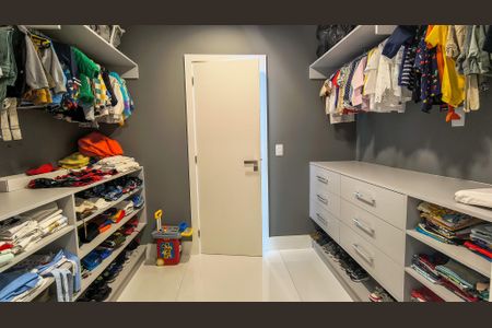 Casa de condomínio à venda com 300m², 5 quartos e 2 vagasCloset da Suíte 1