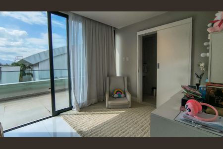 Casa de condomínio à venda com 300m², 5 quartos e 2 vagasSuíte 4