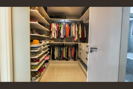 Casa de condomínio à venda com 300m², 5 quartos e 2 vagasCloset da Suíte 3