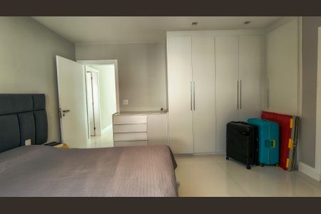 Casa de condomínio à venda com 300m², 5 quartos e 2 vagasSuíte 2