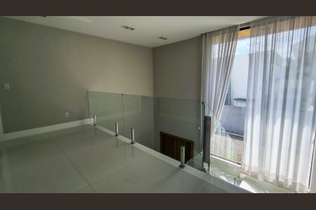 Casa de condomínio à venda com 300m², 5 quartos e 2 vagasCorredor