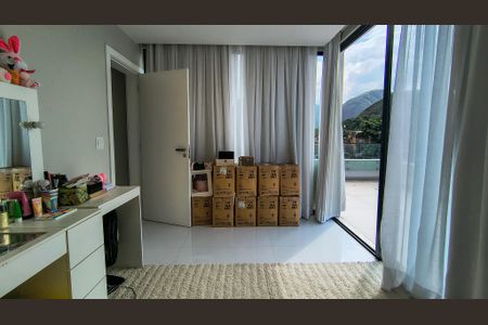 Casa de condomínio à venda com 300m², 5 quartos e 2 vagasSuíte 4