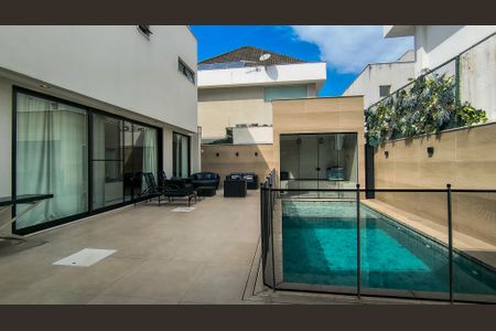 Casa de condomínio à venda com 300m², 5 quartos e 2 vagasÁrea comum - Piscina