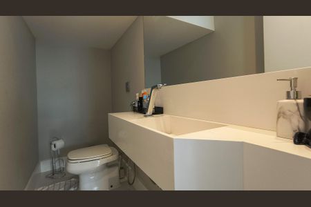 Casa de condomínio à venda com 300m², 5 quartos e 2 vagasLavabo