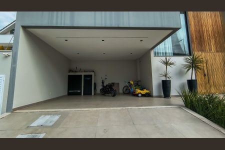 Casa de condomínio à venda com 300m², 5 quartos e 2 vagasGaragem