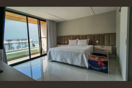 Casa de condomínio à venda com 300m², 5 quartos e 2 vagasSuíte 3