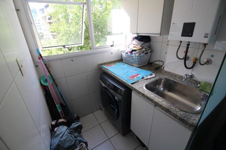 Apartamento à venda com 77m², 3 quartos e 1 vagaÁrea de Serviço