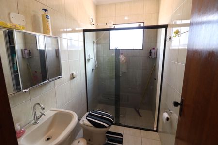 Casa à venda com 232m², 3 quartos e 3 vagasBanheiro da Suíte 1