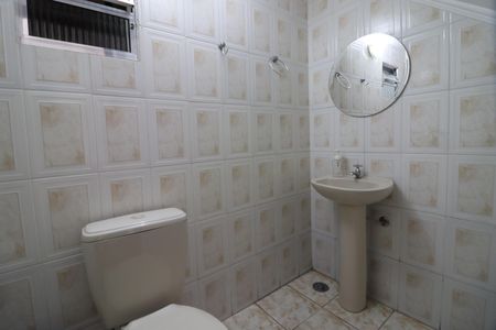 Casa à venda com 232m², 3 quartos e 3 vagasBanheiro de Serviço