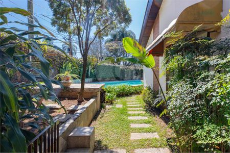 Casa à venda com 300m², 4 quartos e 4 vagas