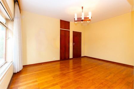 Casa à venda com 300m², 4 quartos e 4 vagas