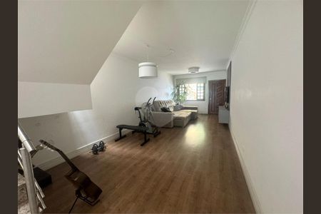 Casa à venda com 3 quartos, 120m² em Vila Nivi, São Paulo
