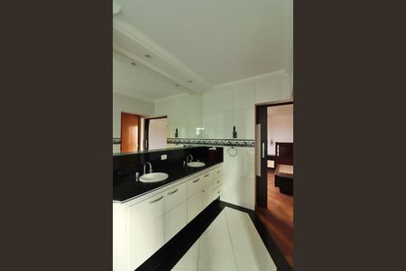 Casa de condomínio à venda com 642m², 3 quartos e 6 vagasSuíte 1 Banheiro