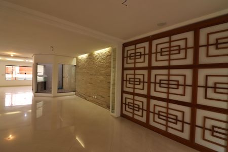 Casa de condomínio à venda com 642m², 3 quartos e 6 vagasSala 2