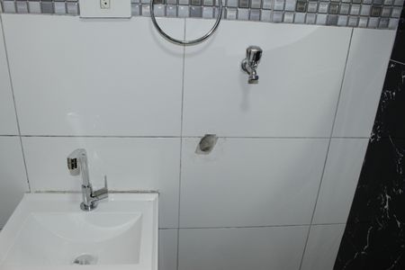 Banheiro de kitnet/studio para alugar com 1 quarto, 30m² em Higienópolis, São Paulo