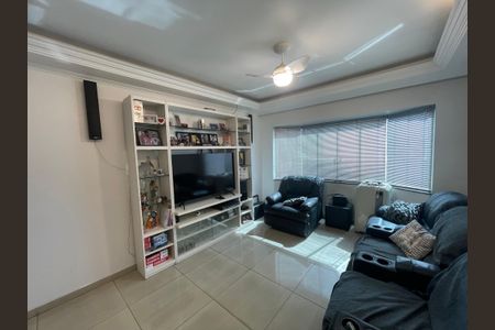 Casa à venda com 220m², 3 quartos e 5 vagasSala