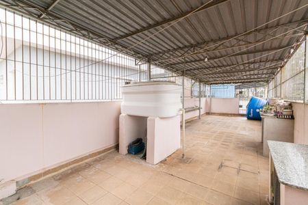 Casa à venda com 130m², 4 quartos e 1 vaga Casa à venda com 130m², 4 quartos e 1 vagaTerraço