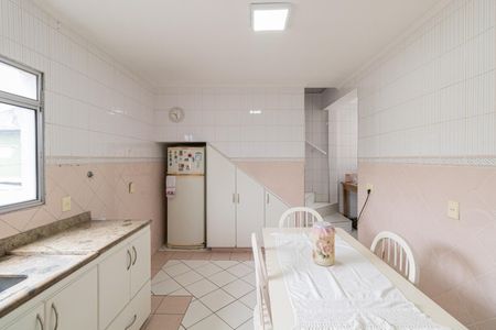 Casa à venda com 130m², 4 quartos e 1 vaga Casa à venda com 130m², 4 quartos e 1 vagaCozinha