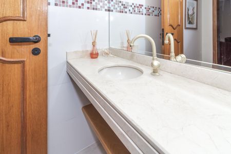 Apartamento à venda com 126m², 4 quartos e 2 vagas Apartamento à venda com 126m², 4 quartos e 2 vagasLavabo
