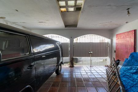 Casa à venda com 180m², 4 quartos e 2 vagas Casa à venda com 180m², 4 quartos e 2 vagasGaragem