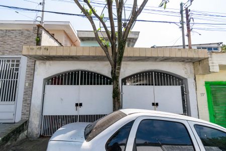 Casa à venda com 180m², 4 quartos e 2 vagas Casa à venda com 180m², 4 quartos e 2 vagasFachada