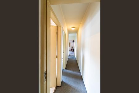 Casa à venda com 180m², 4 quartos e 2 vagas Casa à venda com 180m², 4 quartos e 2 vagasCorredor