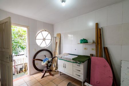 Casa à venda com 180m², 4 quartos e 2 vagas Casa à venda com 180m², 4 quartos e 2 vagasEdícula