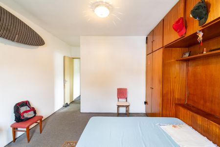 Casa à venda com 180m², 4 quartos e 2 vagas Casa à venda com 180m², 4 quartos e 2 vagasSuíte