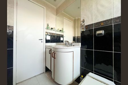 Apartamento à venda com 110m², 2 quartos e 3 vagas Apartamento à venda com 110m², 2 quartos e 3 vagasBanheiro da Suíte