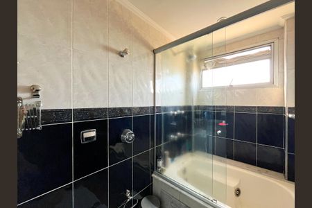 Apartamento à venda com 110m², 2 quartos e 3 vagas Apartamento à venda com 110m², 2 quartos e 3 vagasBanheiro da Suíte