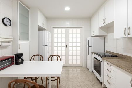 Apartamento à venda com 110m², 2 quartos e 3 vagas Apartamento à venda com 110m², 2 quartos e 3 vagasCozinha