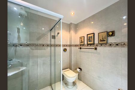 Apartamento à venda com 110m², 2 quartos e 3 vagas Apartamento à venda com 110m², 2 quartos e 3 vagasBanheiro Social