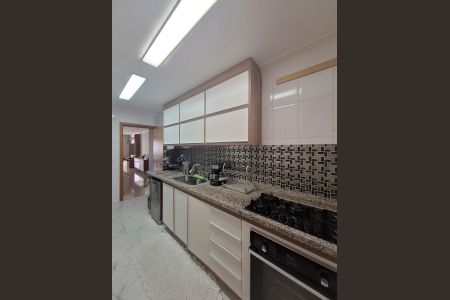 Apartamento à venda com 133m², 3 quartos e 3 vagas Apartamento à venda com 133m², 3 quartos e 3 vagasCozinha