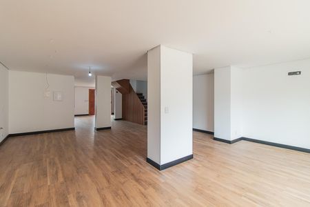 Casa à venda com 300m², 3 quartos e 2 vagasSala