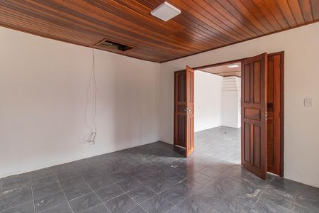 Casa à venda com 300m², 3 quartos e 2 vagasÁrea de Serviço