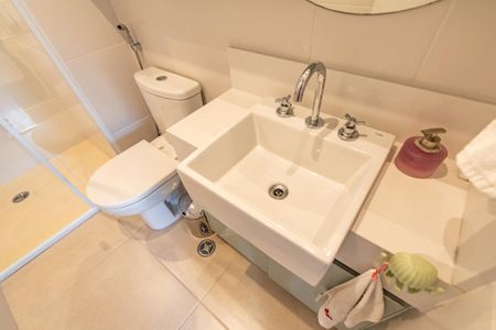 Apartamento à venda com 80m², 3 quartos e 2 vagas Apartamento à venda com 80m², 3 quartos e 2 vagasBanheiro