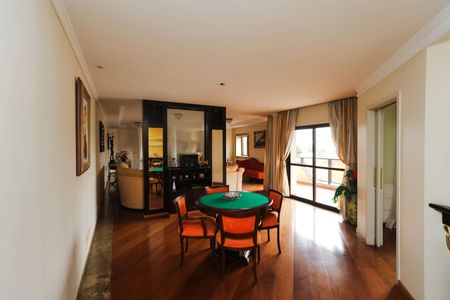 Apartamento à venda com 560m², 4 quartos e 5 vagas Apartamento à venda com 560m², 4 quartos e 5 vagasSala de Jogos