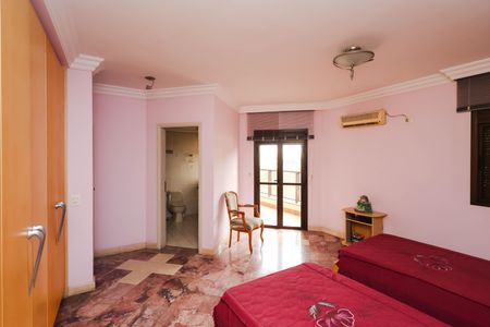 Apartamento à venda com 560m², 4 quartos e 5 vagas Apartamento à venda com 560m², 4 quartos e 5 vagasSuíte 1